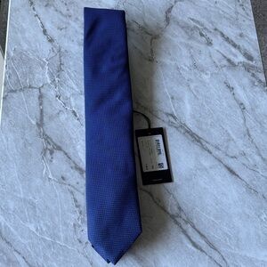 NWT BOSS HUGO BOSS mens neck tie in open blue subtle pattern silk